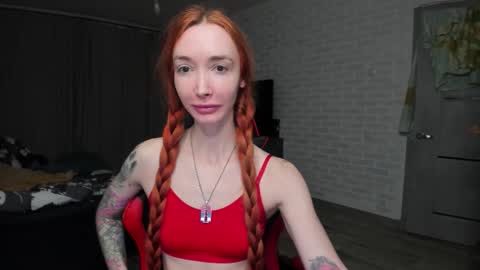 Snapshot of roxy_silver chatting on 10.07.25 Roxy online show from 10.07.25