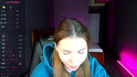 Snapshot of roxy_the_daedevill chatting on 12.22.24 roxy_the_daedevill online show from 12.22.24