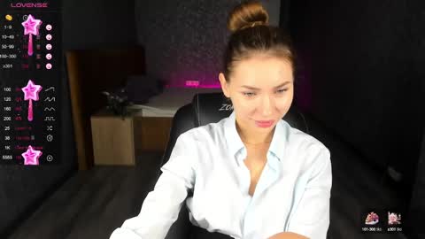 Snapshot of roxy_the_daedevill chatting on 12.24.24 roxy_the_daedevill online show from 12.24.24