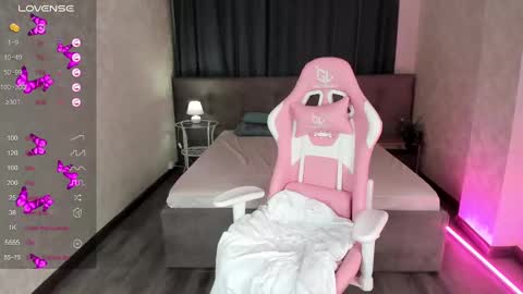 Snapshot of roxy_the_daedevill chatting on 01.09.25 roxy_the_daedevill online show from 01.09.25