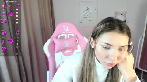 Snapshot of roxy_the_daedevill chatting on 01.13.25 roxy_the_daedevill online show from 01.13.25