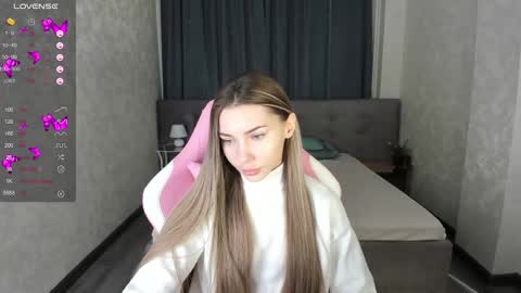 Snapshot of roxy_the_daedevill chatting on 01.14.25 roxy_the_daedevill online show from 01.14.25