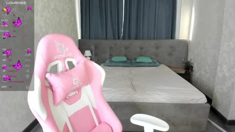 Snapshot of roxy_the_daedevill chatting on 01.14.25 roxy_the_daedevill online show from 01.14.25