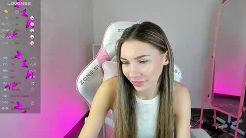 Snapshot of roxy_the_daedevill chatting on 01.17.25 roxy_the_daedevill online show from 01.17.25