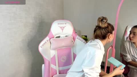 Snapshot of roxy_the_daedevill chatting on 01.22.25 roxy_the_daedevill online show from 01.22.25