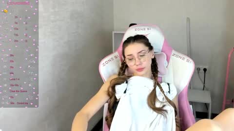 Snapshot of roxy_the_daedevill chatting on 01.22.25 roxy_the_daedevill online show from 01.22.25