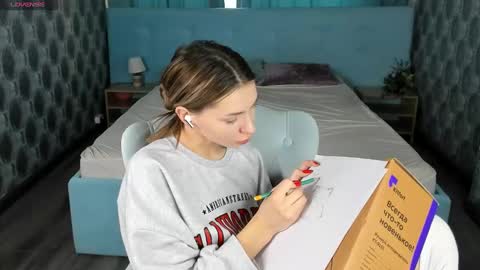 Snapshot of roxy_the_daedevill chatting on 02.06.25 roxy_the_daedevill online show from 02.06.25