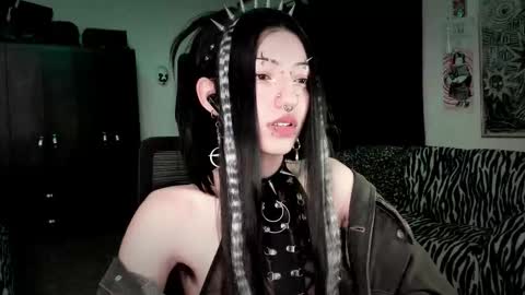 Roxy Independient model Help me to reach 50 thumbs up online show from 02.25.26