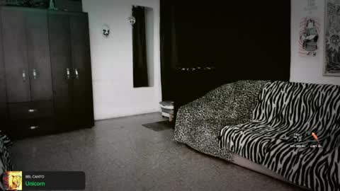 Roxy Independient model Help me to reach 50 thumbs up online show from 03.31.26