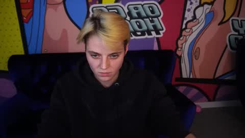 Snapshot of roxyflames chatting on 12.05.25 roxyflames online show from 12.05.25