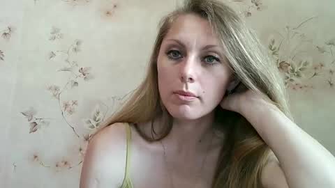 Snapshot of roxyfox18x01 chatting on 06.03.26 roxyfox18x01 online show from 06.03.26