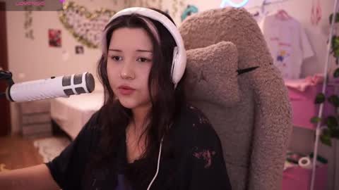 Snapshot of roxysuh chatting on 04.30.26 roxysuh online show from 04.30.26