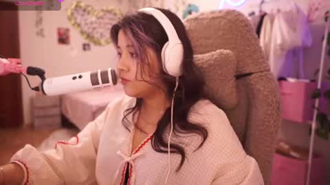 Snapshot of roxysuh chatting on 06.20.26 roxysuh online show from 06.20.26