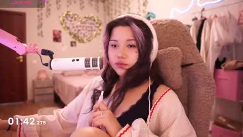 Snapshot of roxysuh chatting on 06.21.26 roxysuh online show from 06.21.26