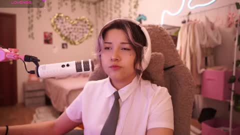 Snapshot of roxysuh chatting on 06.28.26 roxysuh online show from 06.28.26