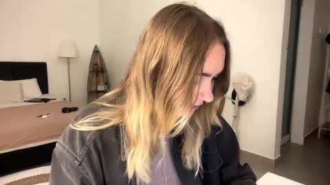 Roxy online show from 03.23.26