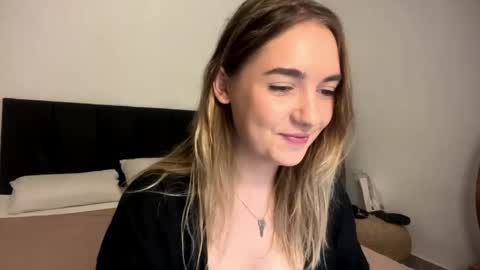 Roxy online show from 04.17.26