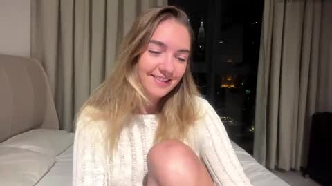 Snapshot of roxysweetdream chatting on 05.25.26 Roxy online show from 05.25.26