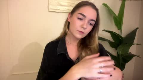 Snapshot of roxysweetdream chatting on 05.31.26 Roxy online show from 05.31.26