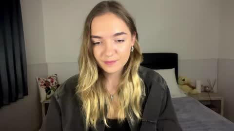 Snapshot of roxysweetdream chatting on 07.15.26 Roxy online show from 07.15.26