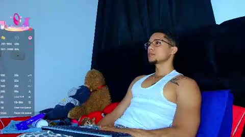 Snapshot of roy_barney chatting on 06.14.26 ANTONIO online show from 06.14.26