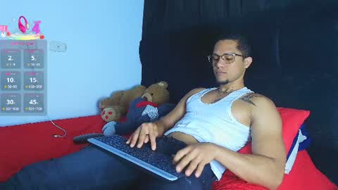 Snapshot of roy_barney chatting on 06.22.26 ANTONIO online show from 06.22.26
