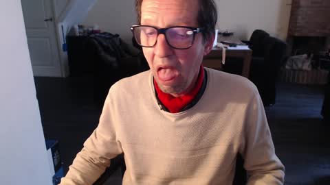 Snapshot of rubbertapper chatting on 12.02.24 rubbertapper online show from 12.02.24