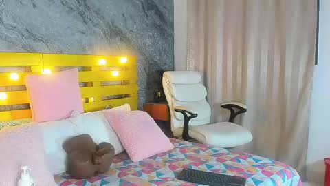 Snapshot of rubi_lovee chatting on 02.11.25 Rubi online show from 02.11.25