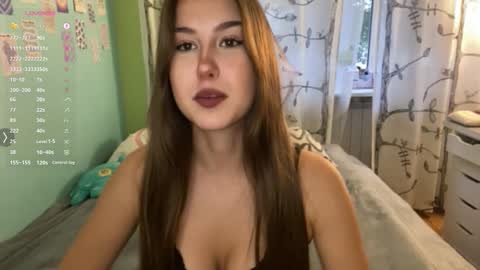 Snapshot of rubyejakobson chatting on 09.17.25 Leslie online show from 09.17.25