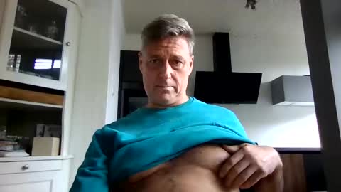 Snapshot of rudeski chatting on 10.12.25 rudeski online show from 10.12.25
