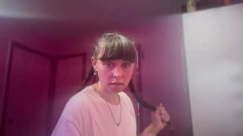 Snapshot of ruehallow chatting on 10.09.25 Rue Hallow online show from 10.09.25