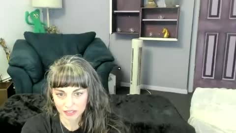 Snapshot of ruehallow chatting on 06.27.26 Rue Hallow online show from 06.27.26
