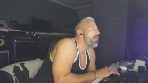 Snapshot of ruffi77 chatting on 01.06.25 Chico que rico Caliente online show from 01.06.25