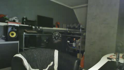 Snapshot of ruffi77 chatting on 01.18.25 Chico que rico Caliente online show from 01.18.25