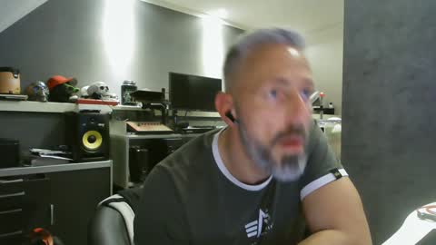 Snapshot of ruffi77 chatting on 01.24.25 Chico que rico Caliente online show from 01.24.25