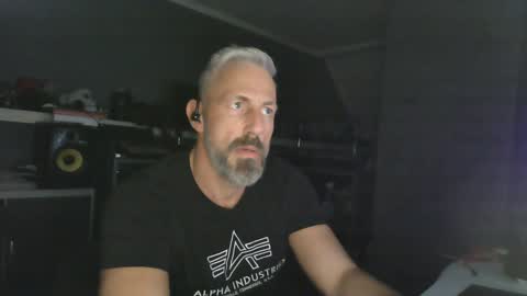 Snapshot of ruffi77 chatting on 01.28.25 Chico que rico Caliente online show from 01.28.25