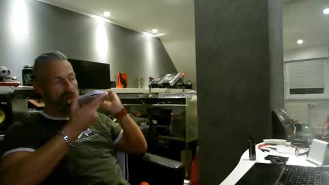 Snapshot of ruffi77 chatting on 02.10.25 Chico que rico Caliente online show from 02.10.25