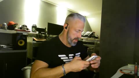 Snapshot of ruffi77 chatting on 02.14.25 Chico que rico Caliente online show from 02.14.25