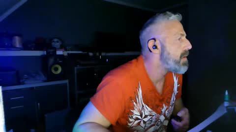 Snapshot of ruffi77 chatting on 11.01.25 Chico que rico Caliente online show from 11.01.25