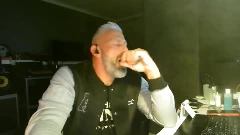 Snapshot of ruffi77 chatting on 12.05.25 Chico que rico Caliente online show from 12.05.25