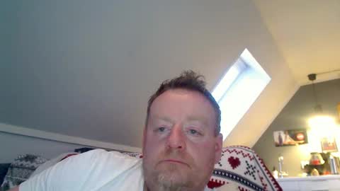 Snapshot of runepetter chatting on 01.11.25 bignorwegian online show from 01.11.25