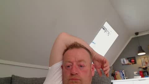 Snapshot of runepetter chatting on 09.14.25 bignorwegian online show from 09.14.25