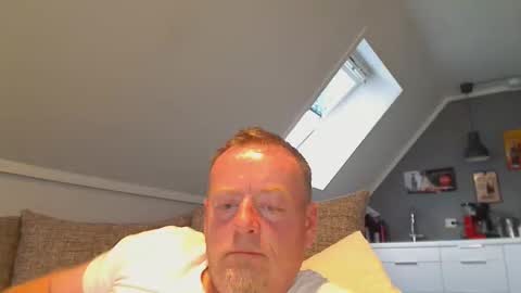 Snapshot of runepetter chatting on 09.17.25 bignorwegian online show from 09.17.25