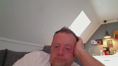 Snapshot of runepetter chatting on 09.28.25 bignorwegian online show from 09.28.25