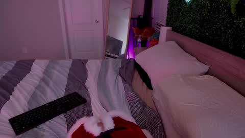 Snapshot of runesy chatting on 12.09.24 Lady online show from 12.09.24