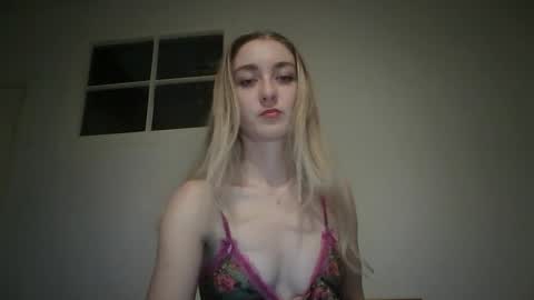 Snapshot of running_girl_izzy chatting on 10.28.25 Izzy online show from 10.28.25