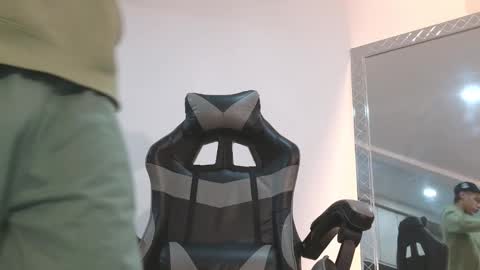  R U S S E L L  online show from 01.12.26