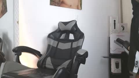  R U S S E L L  online show from 02.17.26