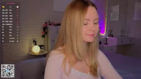 Snapshot of ruta_meow chatting on 09.13.25 Ruta prize for the new fan club members hehe online show from 09.13.25