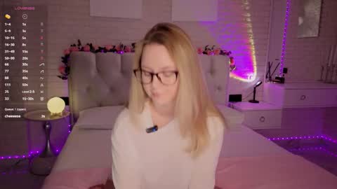 Snapshot of ruta_meow chatting on 10.14.25 Ruta prize for the new fan club members hehe online show from 10.14.25